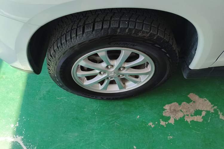 Used Mitsubishi ASX 2013 2.0L CVT Two-Wheel Drive Elite Edition Left Front Wheel Hub