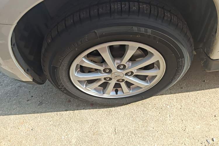 Used Mitsubishi ASX 2013 2.0L CVT Two-Wheel Drive Elite Edition Left Front Wheel Hub