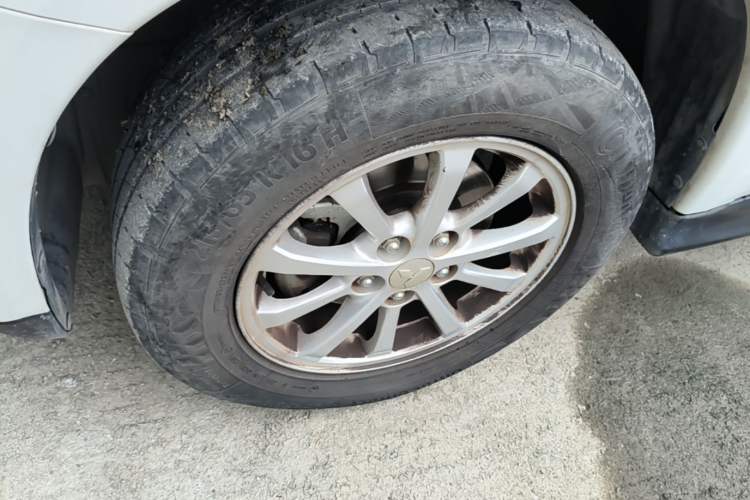 Used Mitsubishi ASX 2013 2.0L CVT Two-Wheel Drive Elite Edition Left Front Wheel Hub