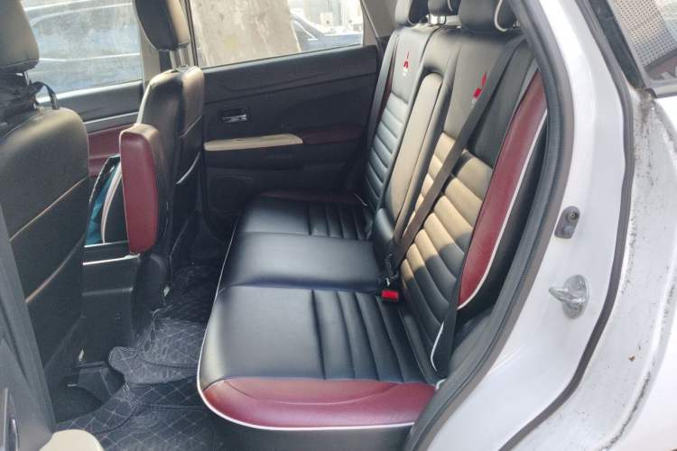 Used Mitsubishi ASX 2013 2.0L CVT Two-Wheel Drive Elite Edition Left Rear Seat