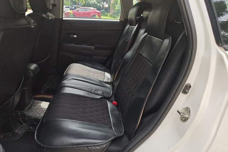Used Mitsubishi ASX 2013 2.0L CVT Two-Wheel Drive Elite Edition Left Rear Seat