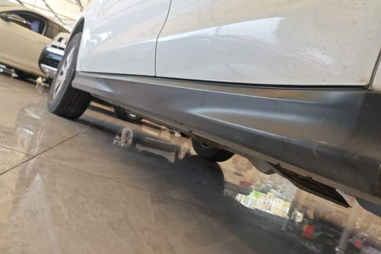 Used Mitsubishi ASX 2013 2.0L CVT Two-Wheel Drive Elite Edition Left Side Sill