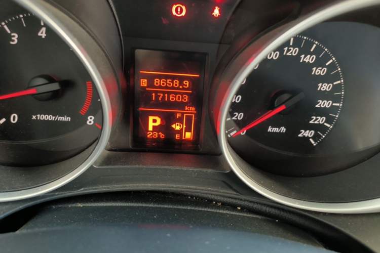 Used Mitsubishi ASX 2013 2.0L CVT Two-Wheel Drive Elite Edition Odometer Close Up