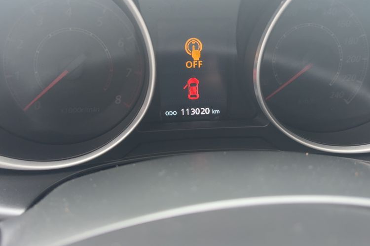 Used Mitsubishi ASX 2013 2.0L CVT Four-Wheel Drive Premium Edition Odometer Close Up
