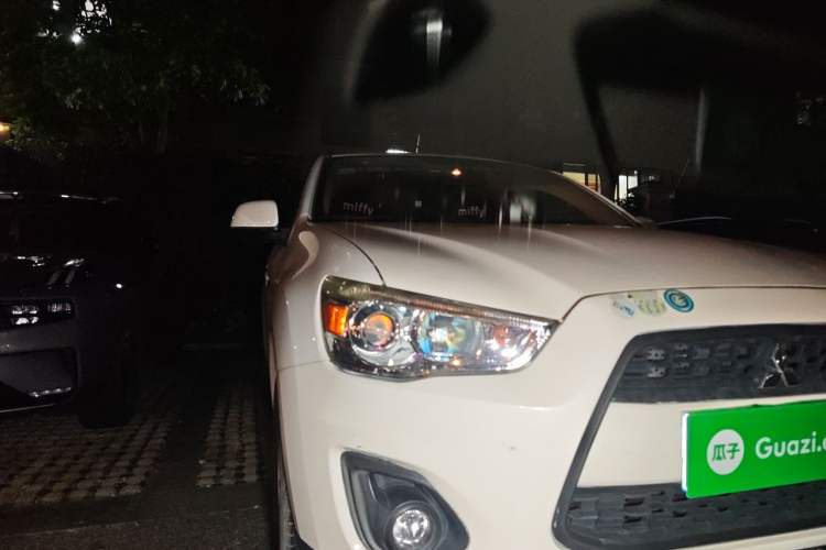 Used Mitsubishi ASX 2013 2.0L Manual Two-Wheel Drive Comfort Edition Right Front Headlight
