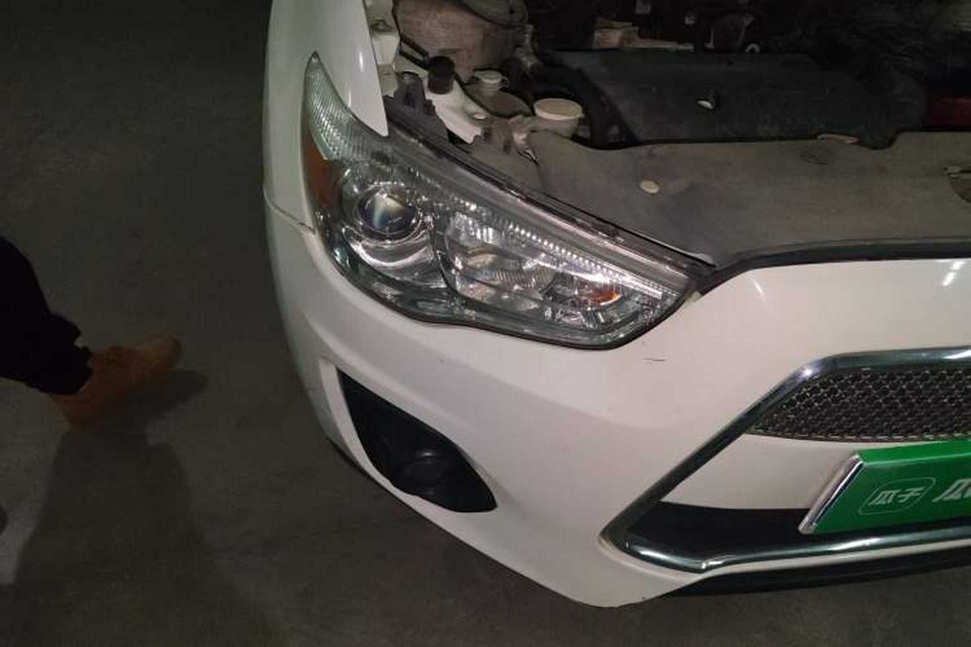 Used Mitsubishi ASX 2013 2.0L CVT Two-Wheel Drive Luxury Edition Right Front Headlight