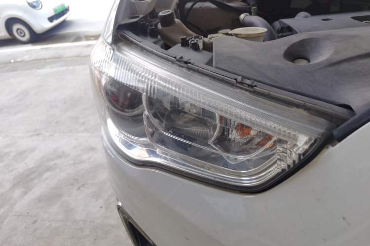 Used Mitsubishi ASX 2013 2.0L CVT Four-Wheel Drive Premium Edition Right Front Headlight