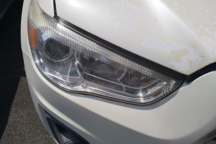 Used Mitsubishi ASX 2013 2.0L CVT Two-Wheel Drive Elite Edition Right Front Headlight