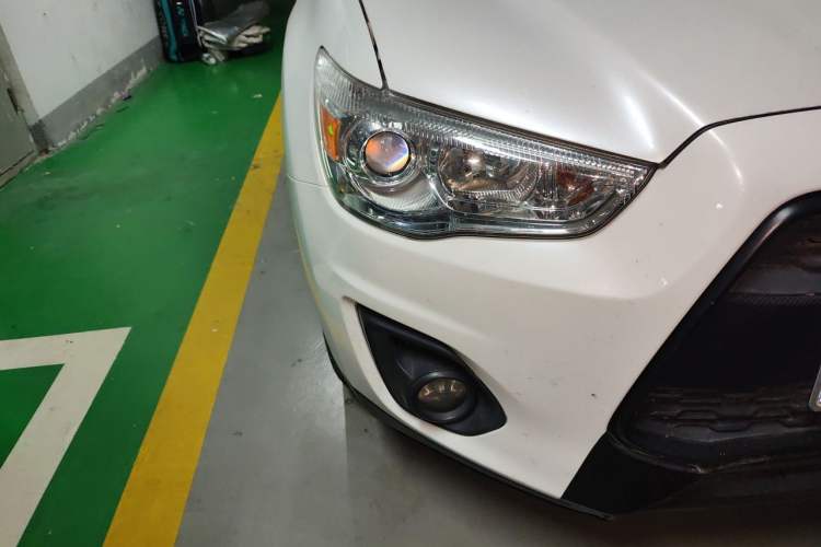 Used Mitsubishi ASX 2013 2.0L Manual Two-Wheel Drive Comfort Edition Right Front Headlight