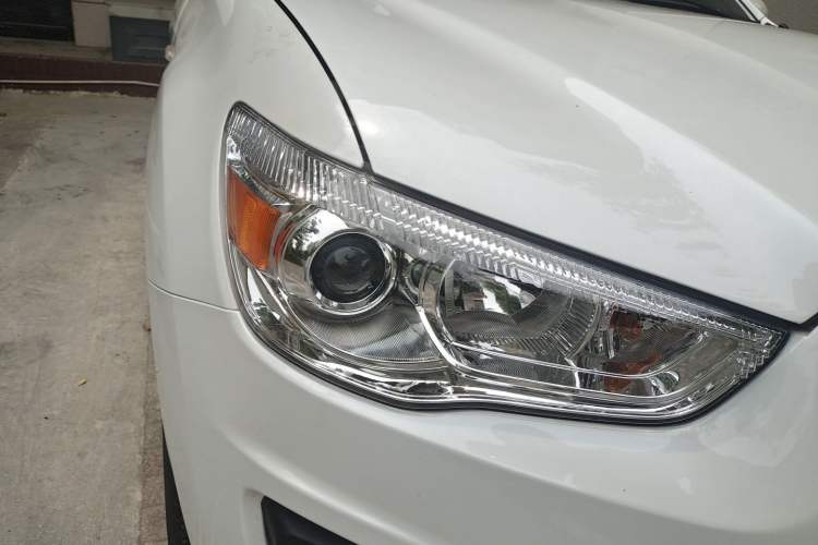Used Mitsubishi ASX 2013 1.6L Manual Two-Wheel Drive Standard Edition Right Front Headlight