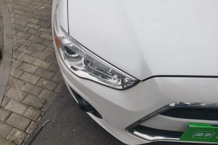 Used Mitsubishi ASX 2013 2.0L CVT Two-Wheel Drive Elite Edition Right Front Headlight