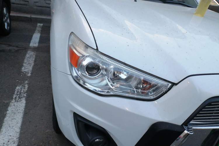 Used Mitsubishi ASX 2013 2.0L CVT Two-Wheel Drive Elite Edition Right Front Headlight