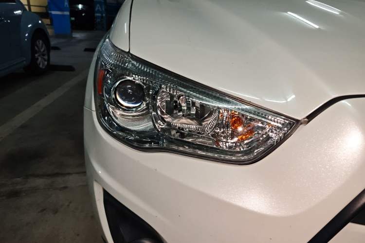 Used Mitsubishi ASX 2013 1.6L Manual Two-Wheel Drive Standard Edition Right Front Headlight