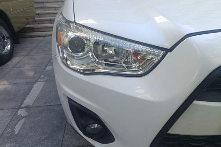 Used Mitsubishi ASX 2013 2.0L Manual Two-Wheel Drive Comfort Edition Right Front Headlight