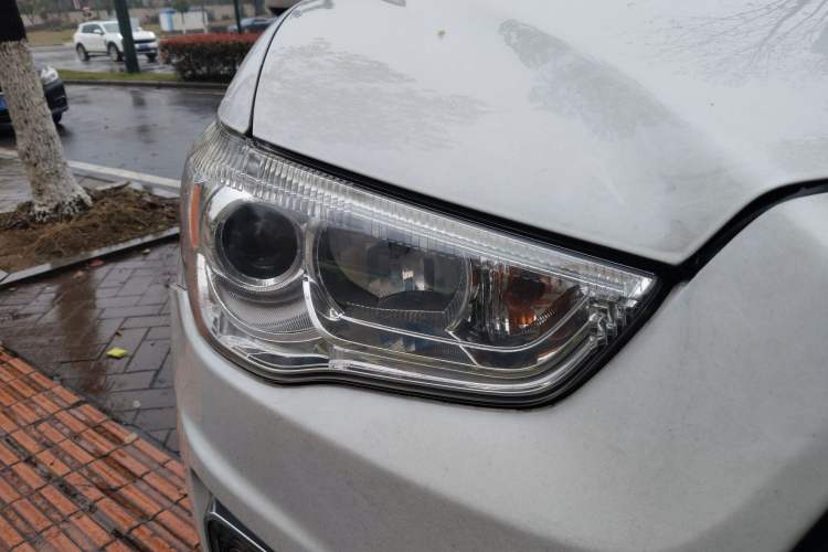 Used Mitsubishi ASX 2013 1.6L Manual Two-Wheel Drive Standard Edition Right Front Headlight