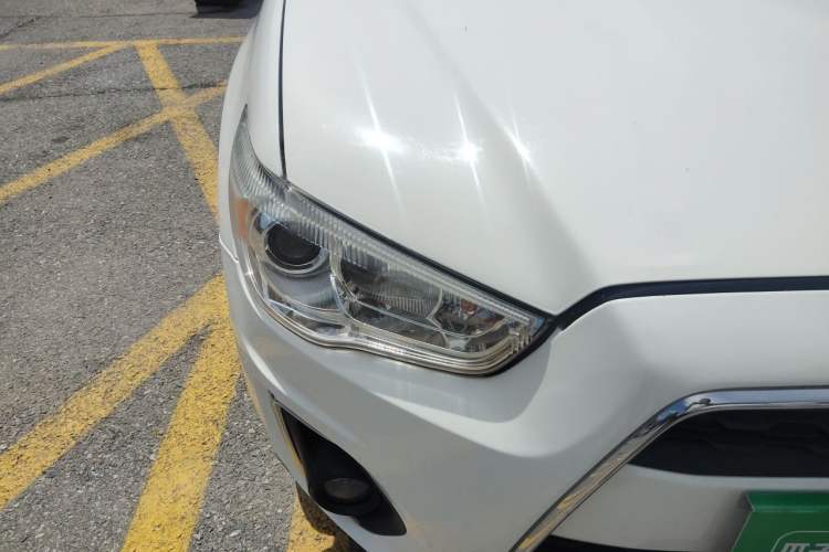 Used Mitsubishi ASX 2013 2.0L CVT Two-Wheel Drive Luxury Edition Right Front Headlight
