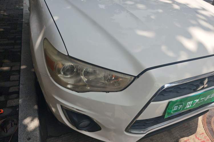 Used Mitsubishi ASX 2013 2.0L CVT Two-Wheel Drive Luxury Edition Right Front Headlight