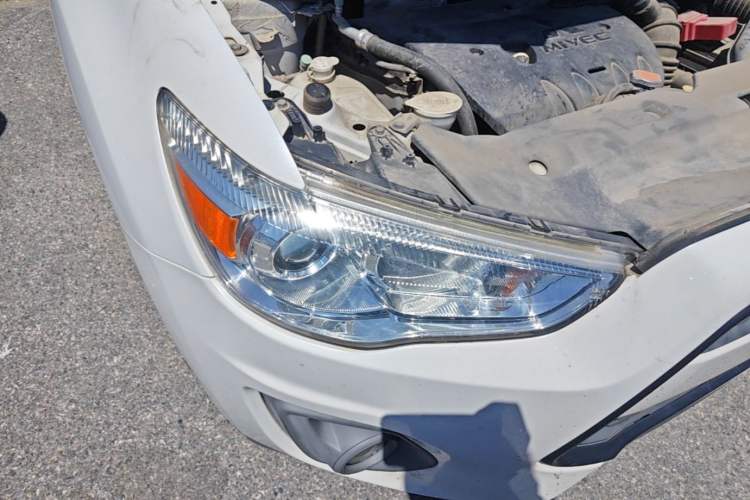Used Mitsubishi ASX 2013 2.0L CVT Two-Wheel Drive Elite Edition Right Front Headlight