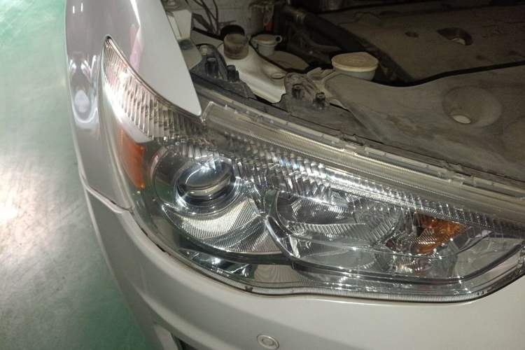 Used Mitsubishi ASX 2013 2.0L CVT Two-Wheel Drive Elite Edition Right Front Headlight