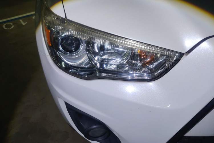 Used Mitsubishi ASX 2013 2.0L CVT Two-Wheel Drive Elite Edition Right Front Headlight