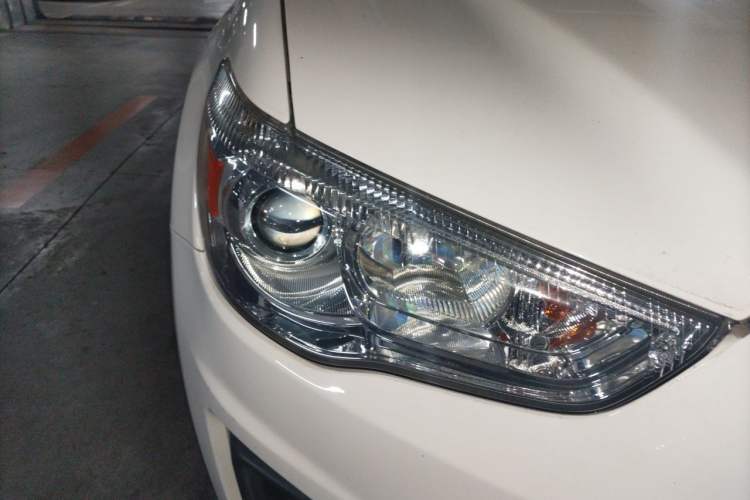 Used Mitsubishi ASX 2013 2.0L CVT Two-Wheel Drive Elite Edition Right Front Headlight