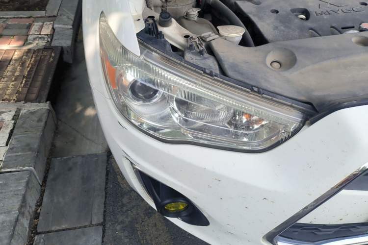 Used Mitsubishi ASX 2013 2.0L Manual Two-Wheel Drive Comfort Edition Right Front Headlight