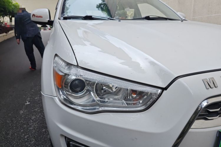Used Mitsubishi ASX 2013 2.0L CVT Two-Wheel Drive Elite Edition Right Front Headlight