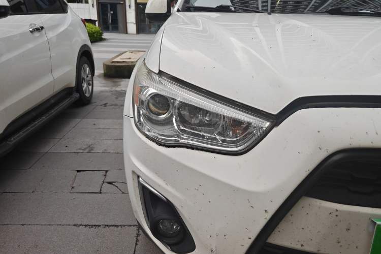 Used Mitsubishi ASX 2013 2.0L Manual Two-Wheel Drive Comfort Edition Right Front Headlight