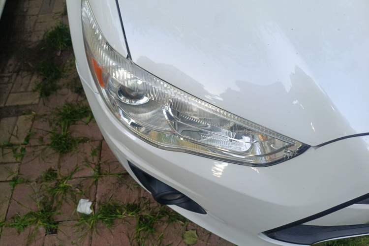 Used Mitsubishi ASX 2013 2.0L CVT Two-Wheel Drive Elite Edition Right Front Headlight