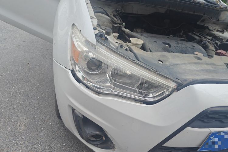Used Mitsubishi ASX 2013 2.0L CVT Two-Wheel Drive Elite Edition Right Front Headlight