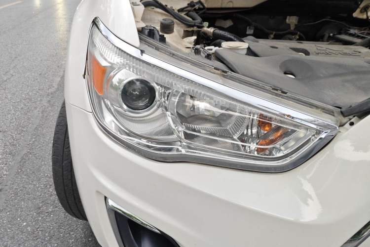 Used Mitsubishi ASX 2013 2.0L CVT Four-Wheel Drive Premium Edition Right Front Headlight