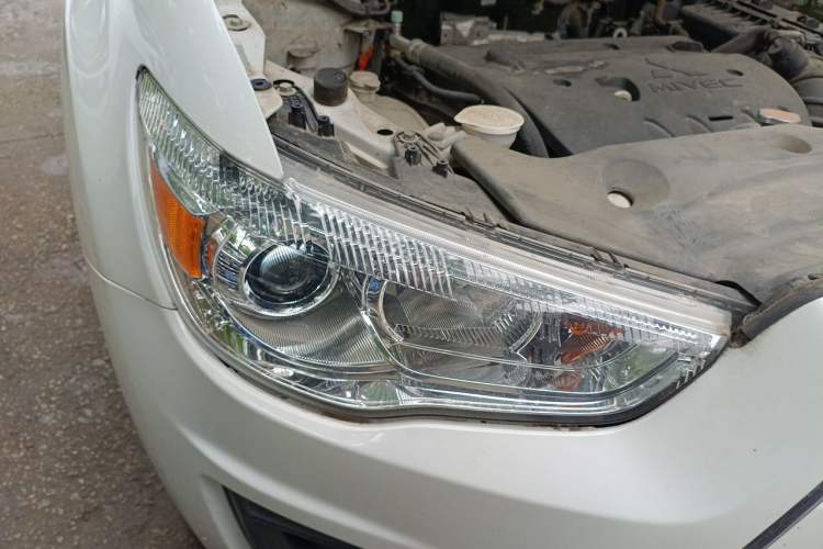 Used Mitsubishi ASX 2013 2.0L CVT Two-Wheel Drive Elite Edition Right Front Headlight