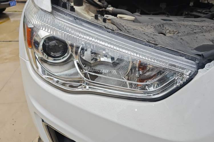 Used Mitsubishi ASX 2013 2.0L Manual Two-Wheel Drive Comfort Edition Right Front Headlight