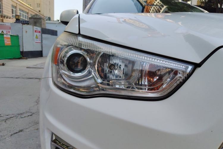 Used Mitsubishi ASX 2013 2.0L Manual Two-Wheel Drive Comfort Edition Right Front Headlight
