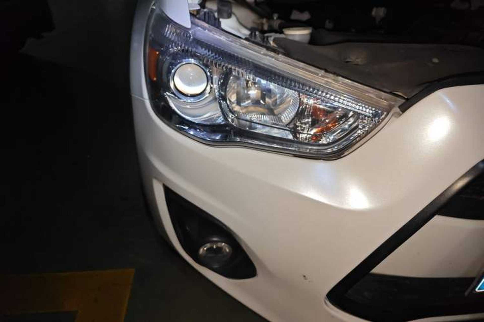 Used Mitsubishi ASX 2013 2.0L CVT Two-Wheel Drive Elite Edition Right Front Headlight