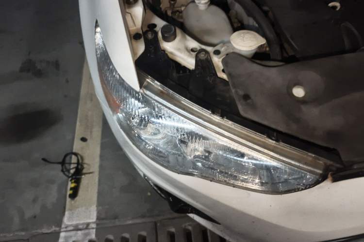 Used Mitsubishi ASX 2013 2.0L CVT Two-Wheel Drive Elite Edition Right Front Headlight