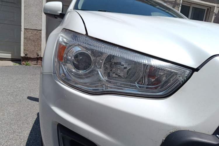 Used Mitsubishi ASX 2013 2.0L CVT Two-Wheel Drive Elite Edition Right Front Headlight
