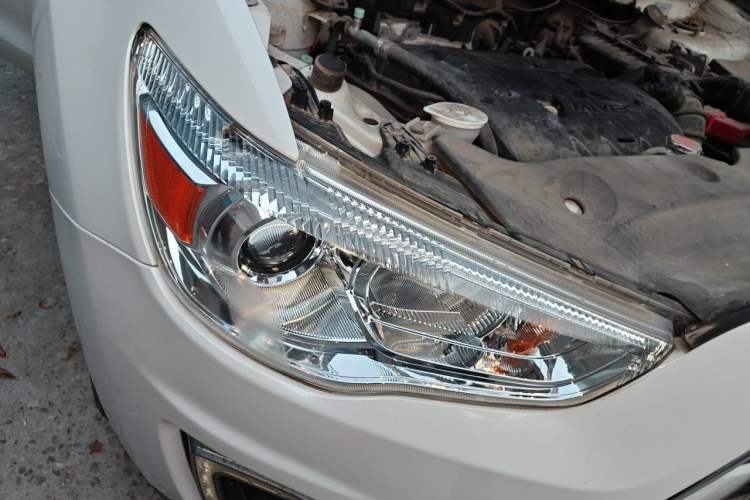 Used Mitsubishi ASX 2013 2.0L CVT Two-Wheel Drive Elite Edition Right Front Headlight