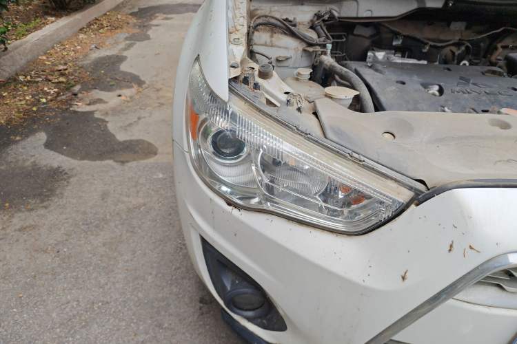 Used Mitsubishi ASX 2013 2.0L CVT Two-Wheel Drive Elite Edition Right Front Headlight