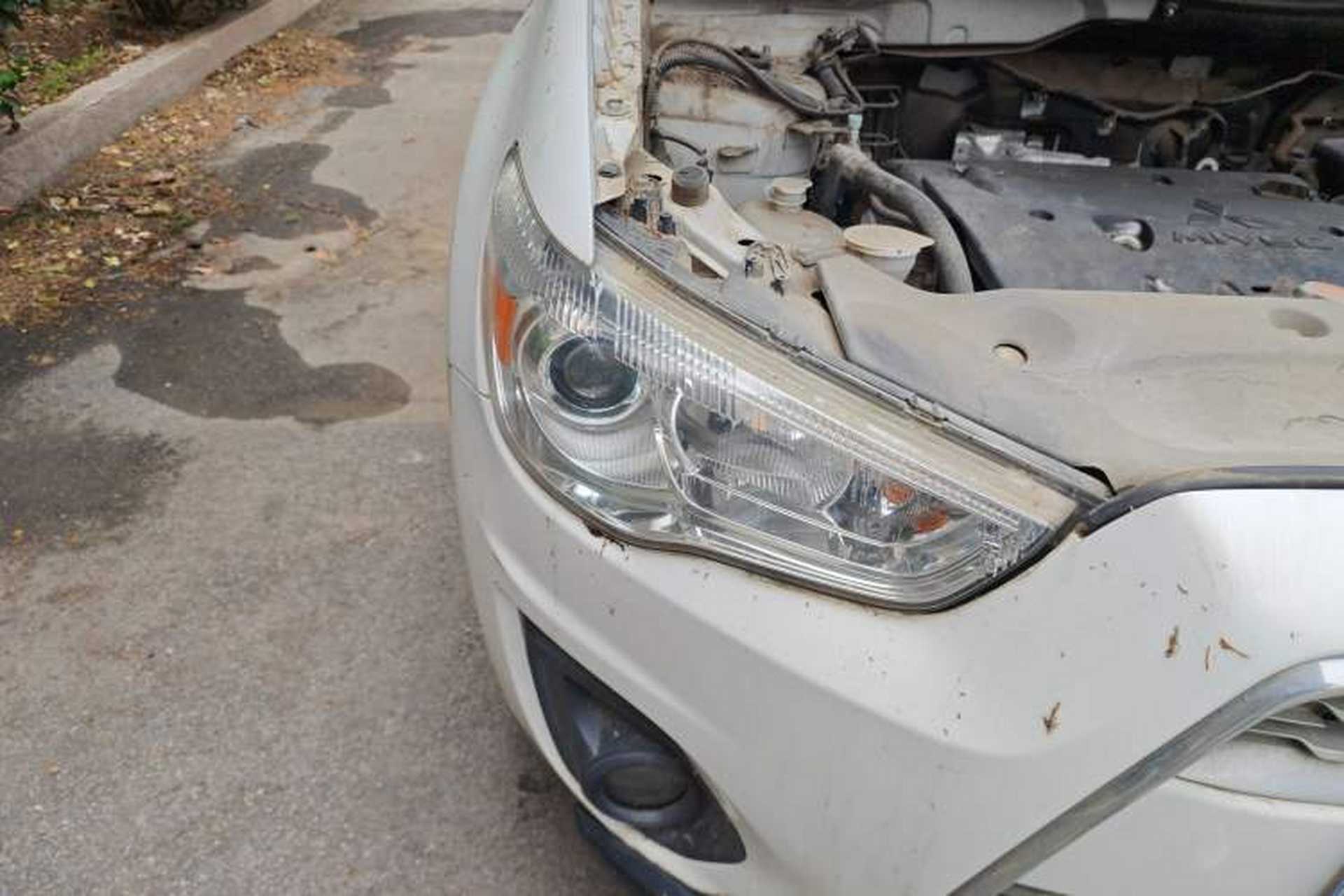 Used Mitsubishi ASX 2013 2.0L CVT Two-Wheel Drive Elite Edition Right Front Headlight