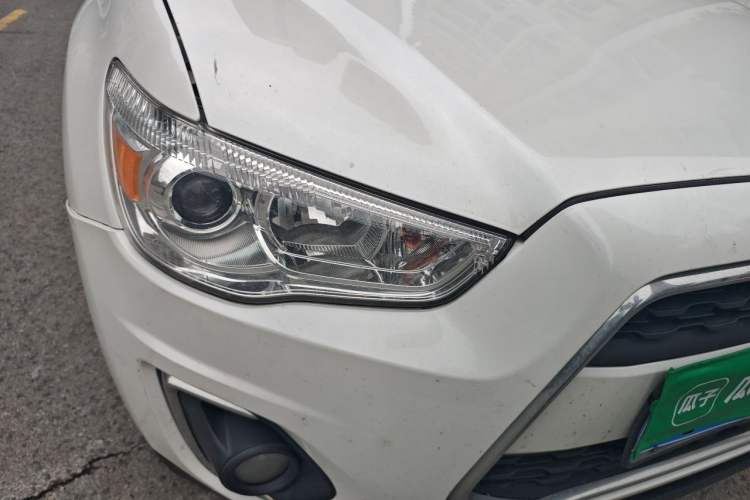 Used Mitsubishi ASX 2013 2.0L CVT Two-Wheel Drive Luxury Edition Right Front Headlight