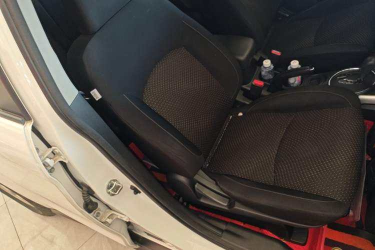 Used Mitsubishi ASX 2013 2.0L CVT Two-Wheel Drive Elite Edition Right Front Seat