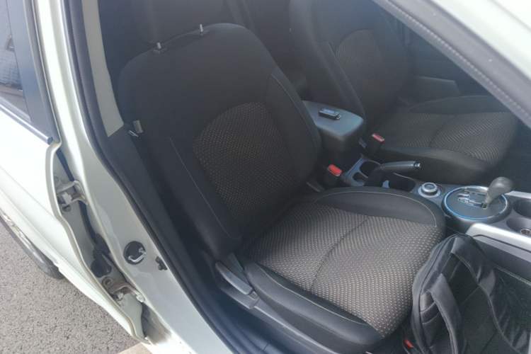 Used Mitsubishi ASX 2013 2.0L CVT Four-Wheel Drive Premium Edition Right Front Seat