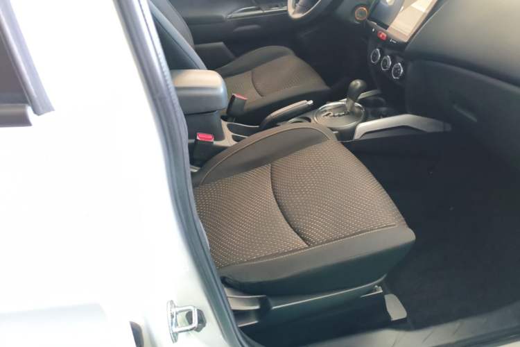Used Mitsubishi ASX 2013 2.0L CVT Two-Wheel Drive Elite Edition Right Front Seat