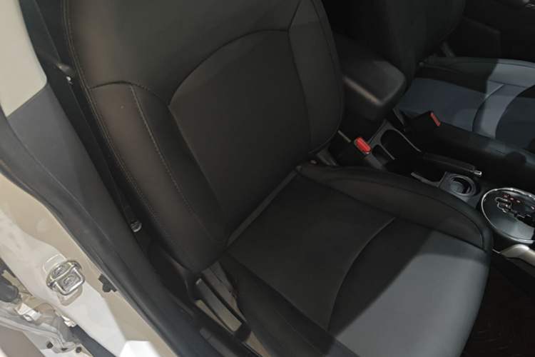 Used Mitsubishi ASX 2013 2.0L CVT Two-Wheel Drive Elite Edition Right Front Seat