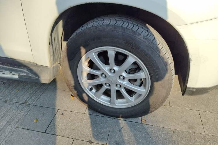 Used Mitsubishi ASX 2013 2.0L CVT Two-Wheel Drive Elite Edition Right Front Wheel Hub