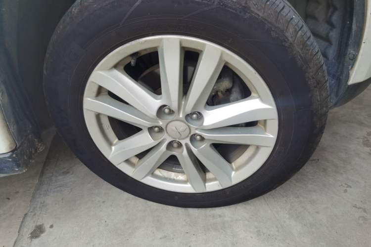 Used Mitsubishi ASX 2013 2.0L CVT Four-Wheel Drive Premium Edition Right Front Wheel Hub
