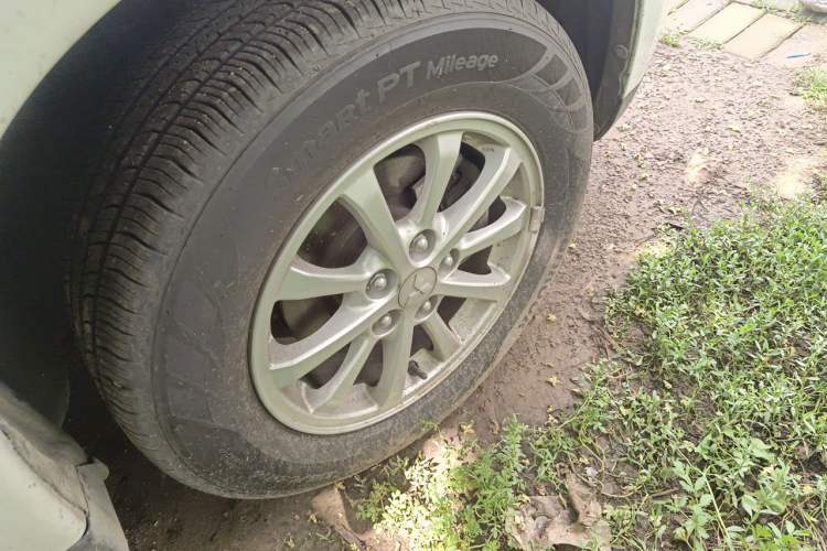 Used Mitsubishi ASX 2013 2.0L CVT Two-Wheel Drive Elite Edition Right Front Wheel Hub