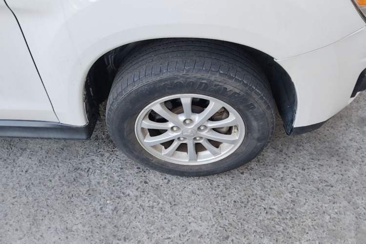 Used Mitsubishi ASX 2013 1.6L Manual Two-Wheel Drive Standard Edition Right Front Wheel Hub