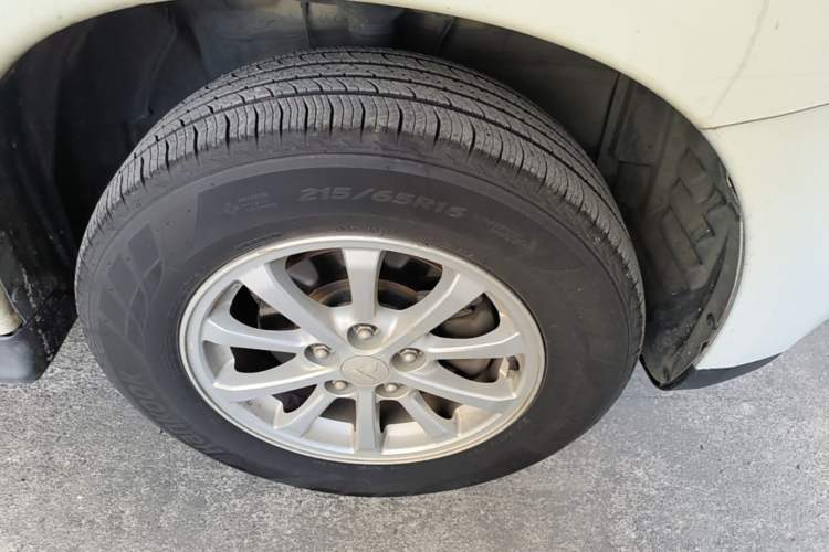 Used Mitsubishi ASX 2013 2.0L CVT Two-Wheel Drive Elite Edition Right Front Wheel Hub
